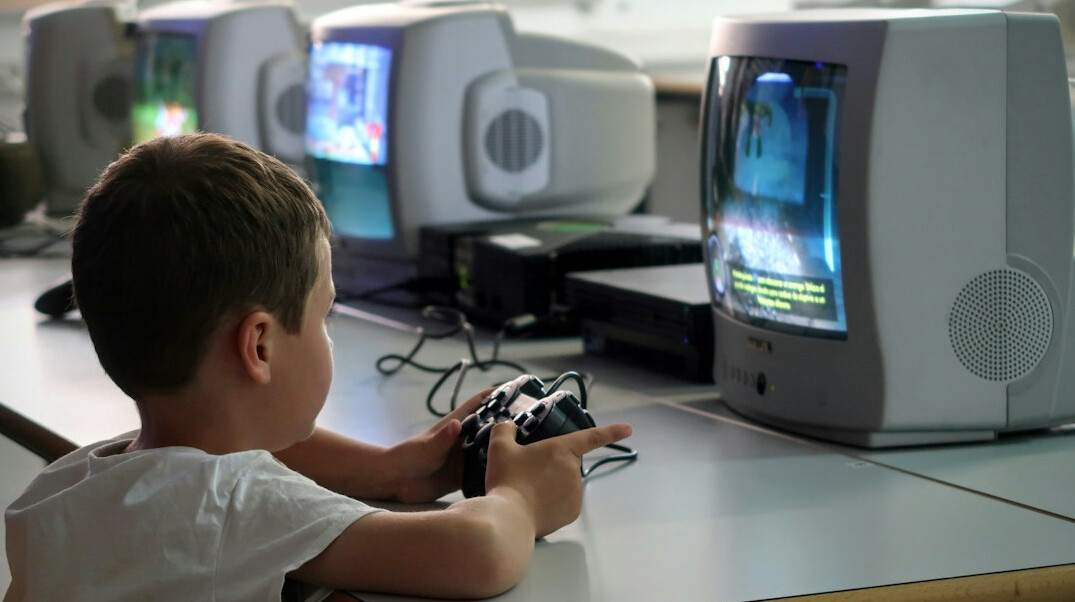 croatian students coding in classroom